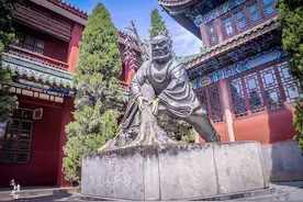 开封有一座千年古刹，位于闹市之中，是鲁智深倒拔垂杨柳的地方图片