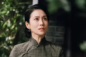 温峥嵘堪称演艺圈传奇，她是赵薇的师妹、黄磊的学生、海清的同学图片