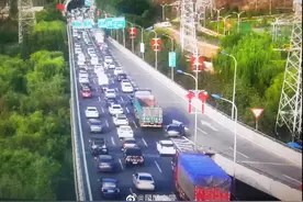 堵！堵！堵！“最挤五一”正式开启，昆明出城高峰车行缓慢…这份避堵指南请收好图片