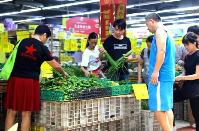 天天门庭若市,日进上万,努力半年,我加盟的钱大妈亏了十几万