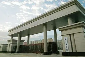 河南的新乡医学院，二本可以报考吗？录取分数是多少？看下建议图片