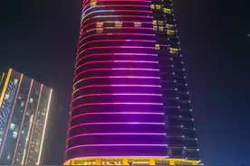 杭州这家新开业的大牌酒店软硬件俱佳，在酒廊品酒赏日落美轮美奂图片