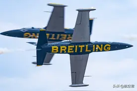 曾翱翔在珠海航展上的飞行表演队：百年灵喷气飞行表演队-2012图片