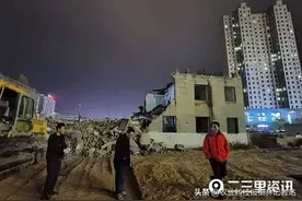 榆林深夜拆错房追踪：拆迁办称责任完全在施工方，恢复重建有点浪费图片
