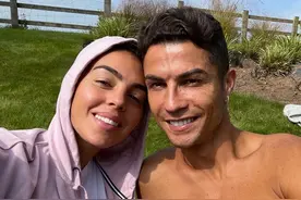 C罗亮相曼联前生活曝光，陪孩子后院放羊！球衣销售再破梅西纪录图片