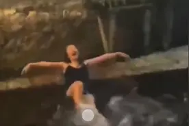 女游客饮用井中泳衣戏水？当事人：喝酒后掉下去的，老公看视频后闹离婚图片