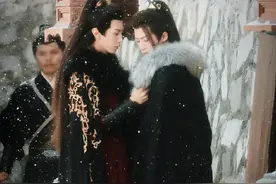 鹅：我有双男主！桃：我有双女主！裤：我只能搞塌内娱房子了图片
