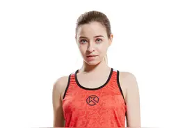 夏季太热！跑步穿背心好还是T恤好？聪明女人这样穿图片