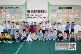 真人版连连看！十堰这所小学一年级来了15对双胞胎新生图片