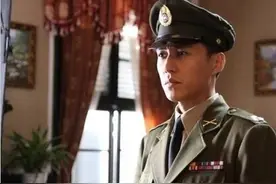 《伪装者》靳东原型：现实中的明楼，有五重身份，却背负骂名27年图片