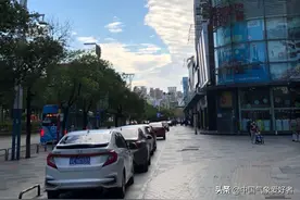 广东出现白色一线天，难道要下暴雪？分析：恰恰相反但注意保暖图片