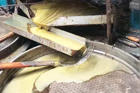 纯正菜籽油多少钱一斤，几斤菜籽能出一斤油，油坊老板亲口告诉你视频封面