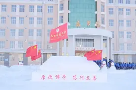 林口县第四中学：创意雪雕 洋溢青春图片