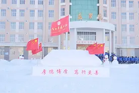 林口县第四中学：创意雪雕 洋溢青春图片