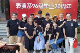 聂远上戏毕业20年与老师同学重聚，晒旧照王景春惊喜出镜图片