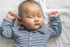 宝宝如何学会自主入睡？多大能自主入睡？图片