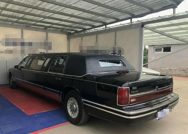 93年的林肯城市为啥能卖30万？一看配置，网友：物有所值