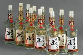 5款纯粮老酒，老一辈人经常喝，现因包装简约，常被人当成劣质酒图片