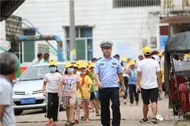 小黄帽点亮回家平安路，交警三大队携手广骏驾校进校园图片