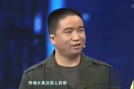 哥哥去世后嫂子改嫁了，17岁叔叔将侄子抚养长大，感动主持人图片