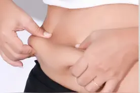 狂健身肚子还是瘦不下来？肚子大怎么减掉大肚子？图片
