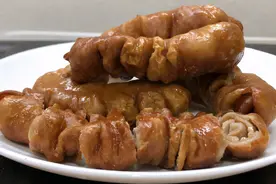 猪大肠新吃法，脆皮猪大肠，外皮脆香，做法简单，年夜饭露一手图片