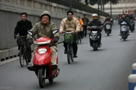 开电动车2小时可赚100元？如此“拉风”的兼职怎么就被警察盯上了？图片