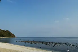 三亚小东海潮前潮后，可以过来抓小螃蟹哦图片