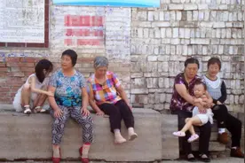 “孩子都三岁了，不用你”，婆婆“截胡式”带娃，被儿媳果断拒绝图片