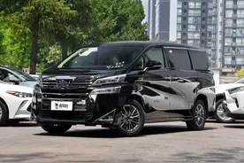 四驱进口日系MPV还不加价，7.1L低油耗，带你看丰田威尔法图片