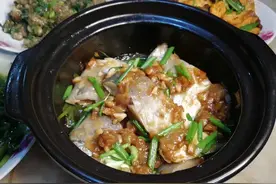 白鲳鱼你还清蒸吗？老阿姨做冬菜焗白鲳，8分钟出锅，好吃到舔盘图片