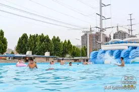 网红摇摇桥入驻滕州超嗨的水上乐园全城送福利，开启夏日大作战图片