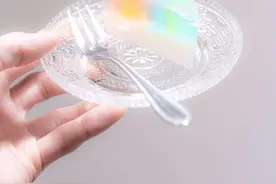 极易做的神仙甜品   日本网友自制彩虹牛奶水晶蛋糕图片