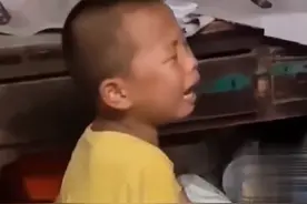 湖北两姐弟捅马蜂窝被狂蛰，回家后边哭边埋怨对方的哭声太大图片