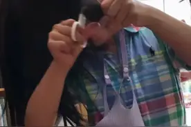 汤唯5岁混血女儿比妈还酷！怕热自己剪发变帅哥，穿衬衣裙超有范图片