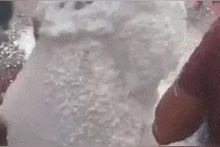 搞笑GIF：后面的妹子，你打我老婆干嘛图片