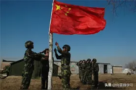 “今天，我第3524次把太阳迎进祖国！”图片