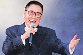 黄霑跑去单挑李小龙，结果毫无招架之力，此后吹嘘：我打过李小龙图片