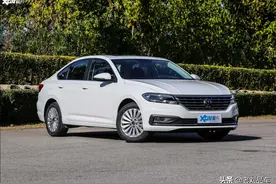 全新上汽大众朗逸，有内涵、价格低，百公里综合油耗仅7升左右图片