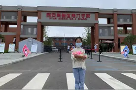 小学一年级，7个班，西安高新集贤园第六学校报名领新书了图片