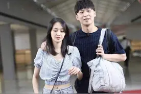 郑爽代孕生子？前男友张恒晒亲子照，不能回国因郑爽拒绝签字图片