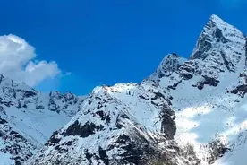 小伙自驾川西回的路上听说毕棚沟又开放了，打卡这个美丽高原秘境图片