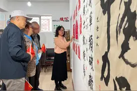 秦皇岛海港区团结里社区开展“童心向党筑梦未来 书画剪纸祝福中国”活动图片