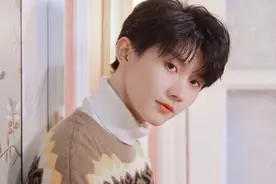 马嘉祺高考落榜，网传双胞胎哥哥被纽约大学录取，颜值不输弟弟图片