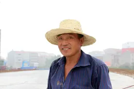 前卫的6旬老爸爱拍抖音，内向的儿子学习新事物很痛苦，怎么办？图片