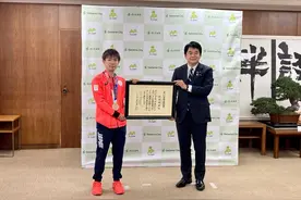 服了！奥运会都结束一个月了，日本乒乓球队还在每天忙着庆祝活动图片