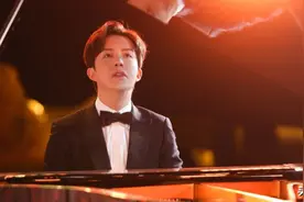 钢琴王子李云迪，人设崩塌败光路人缘，抓马行为遭全网群嘲图片