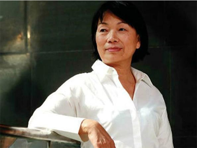 龙应台个人简介（龙应台既是作家又是官员）