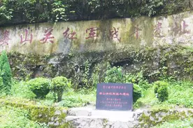 毛主席在长征途中写下一首词，雄奇悲壮气势如虹，激励了无数后人图片