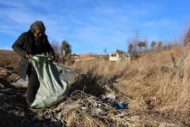 内蒙古老汉捡到7斤“金棍”，熔掉卖12000元，专家痛心：3亿没了图片